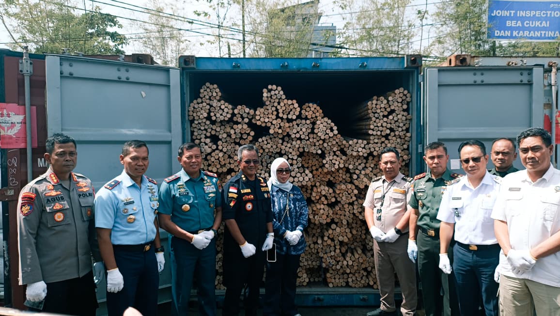 Dirpolairud Polda Kalbar Hadiri  konferensi pers  Pengungkapan Penyelundupan 58 Ton Rotan Ilegal