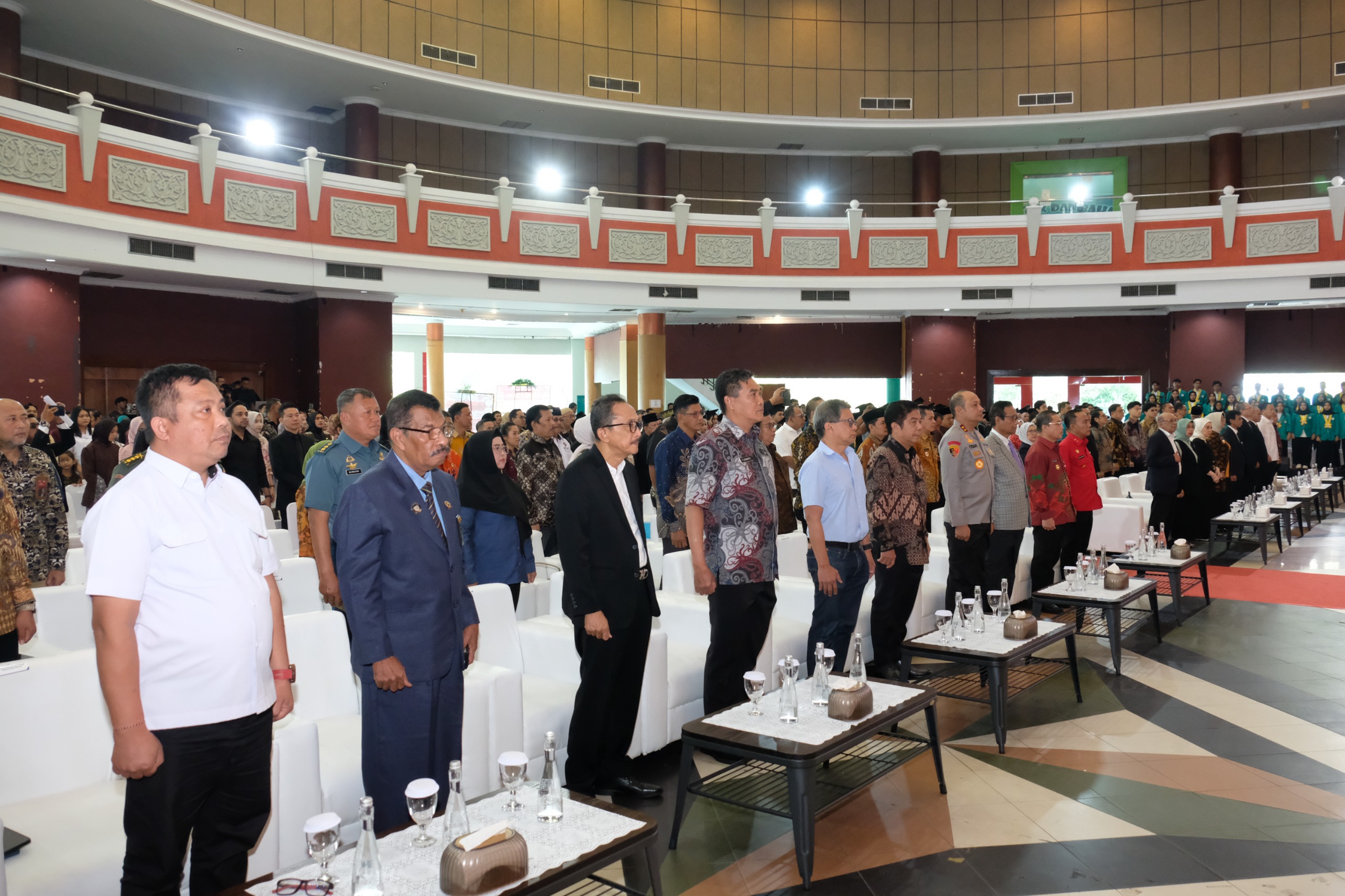 Sinergi Dunia Pendidikan dan Polri: Kapolda Kalbar Apresiasi Wisuda Sarjana Ke-2 Universitas OSO
