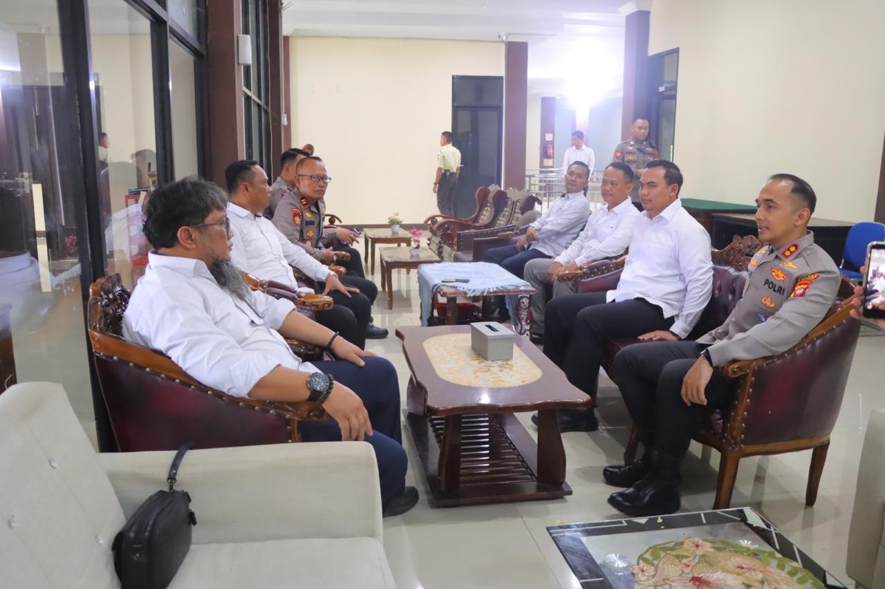 Kapolres Sintang Jalin Silaturahmi dengan Pengadilan Negeri Sintang
