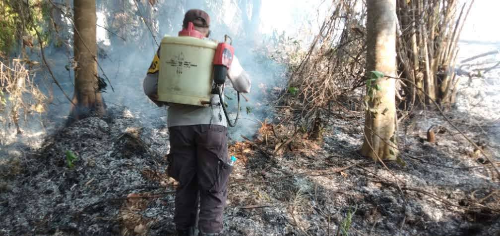 Polsek Ketungau Tengah Gerak Cepat Tangani Karhutla di Dua Desa